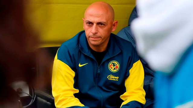 Ángel Villacampa se despide entre abrazos y deja la medalla tras la derrota del América Femenil ante Pachuca