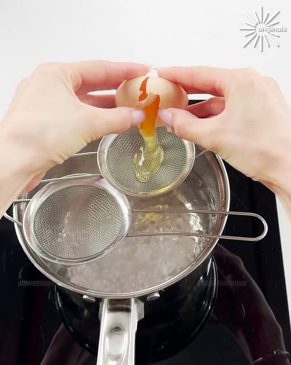 Poach perfect eggs with ease🍳