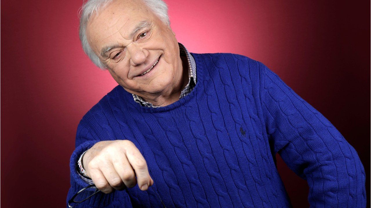 GALA VIDÉO - Laurent Cabrol séparé de sa femme à 78 ans : "Je vis seul avec mon chat"