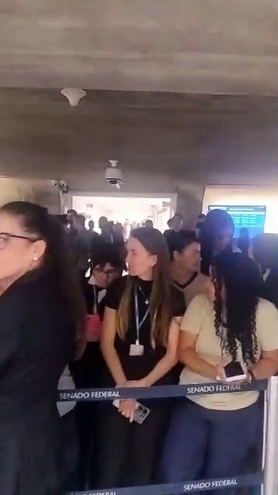 CPI das Bets: Fãs de Virginia tumultuam corredores das Comissões do Senado