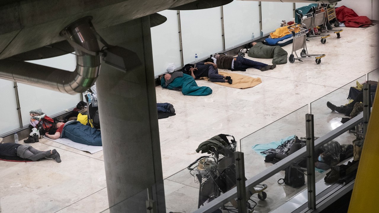 El Mundo se adentra en la T4 de Barajas y habla con los sin techo