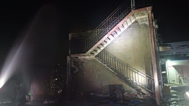 천안 화학물질 제조 공장에서 불...4명 대피 / YTN