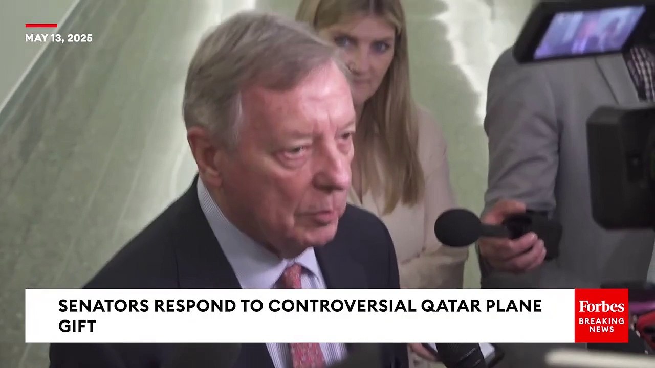 Josh Hawley Says Trump Should Refuse Qatar Plane Gift