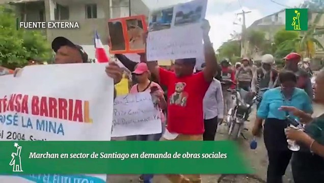 Marchan en sector de Santiago en demanda de obras sociales