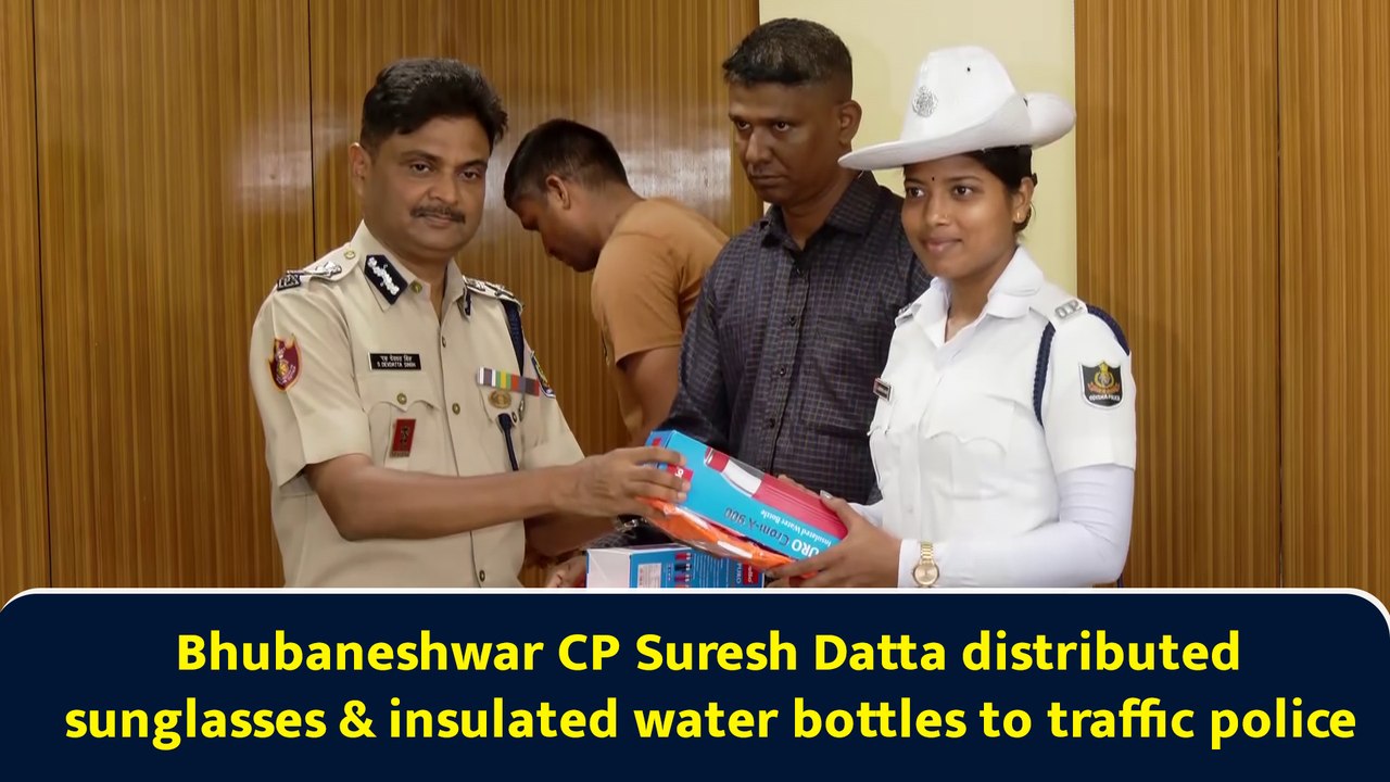 Bhubaneshwar CP Suresh Datta distributed sunglasses & insulated water bottles to traffic police