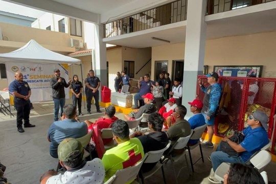 Bomberos de Los Cabos inician Seminario de Rescate Acuático