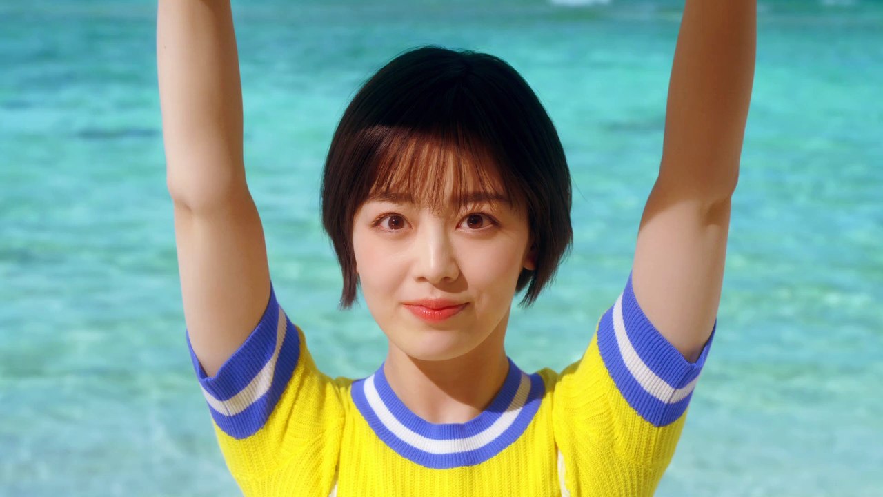 伊原六花：巨大サクレの中からひょっこり笑顔「サクレレモン」初テレビCM「驚きの発表」篇