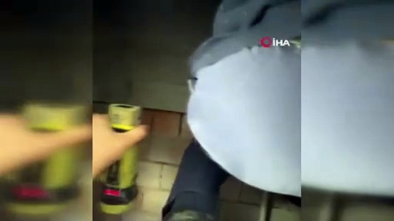 Bina boşluğuna düşen yavru kedi itfaiye ekiplerince kurtarıldı