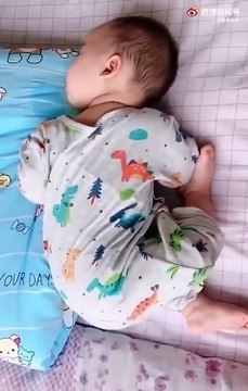 The amazing sleeping Position of babies 🤣😘 baby's sleeping Position 💓😘#shorts #shortvideos #funnyvideos #virashort #viralvideos #comedy #baby #funny