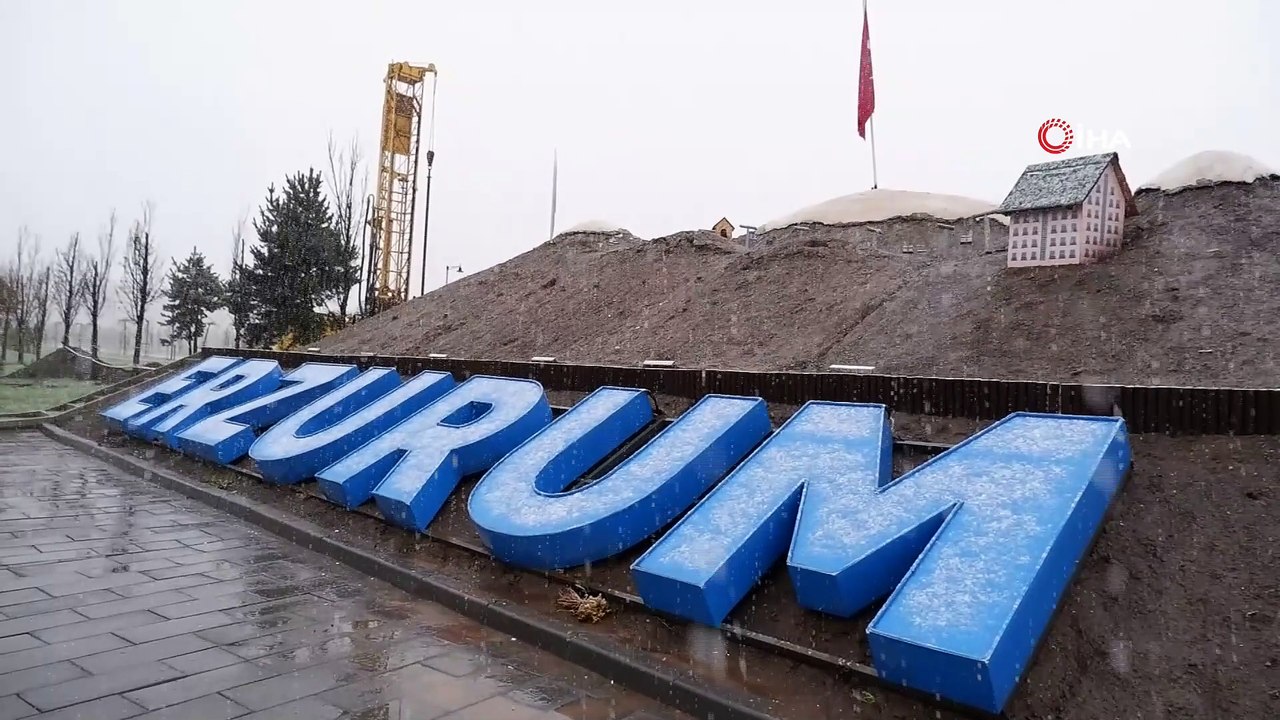 Mayıs ayının ortasında kar sürprizi! Kent merkezi beyaza büründü, herkesi mest etti