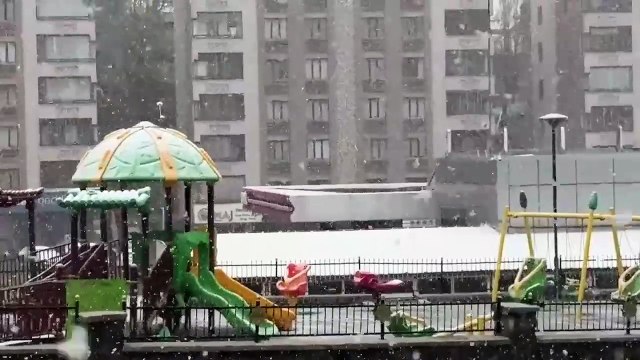 Erzurum'da mayıs ayının ortasında lapa lapa kar yağdı!