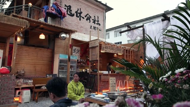 Des jeunes Chinois partent en retraite à la campagne