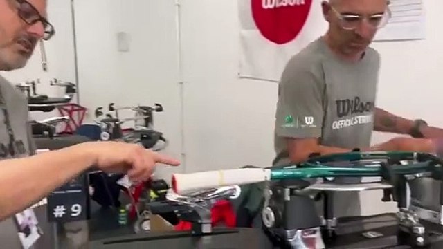 Internazionali, dentro la stanza degli incordatori: così si preparano le racchette al Foro Italico