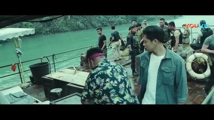 Be careful! Behind the dangerous fog, a large group of piranhas are approaching