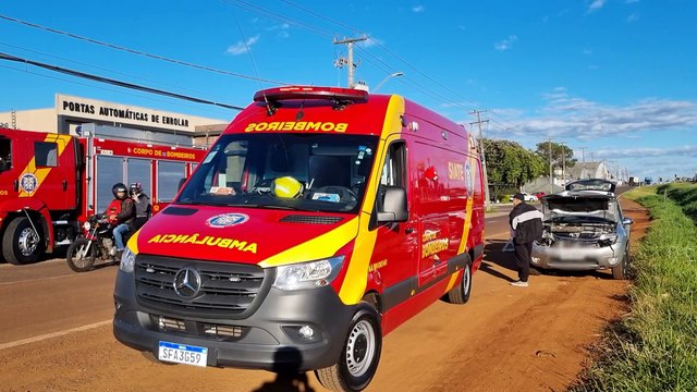 Colisão traseira mobiliza Corpo de Bombeiros na marginal da BR-277, em Cascavel