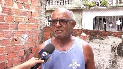 Câmera flagra mulher furtando bicicleta de casa em Belém