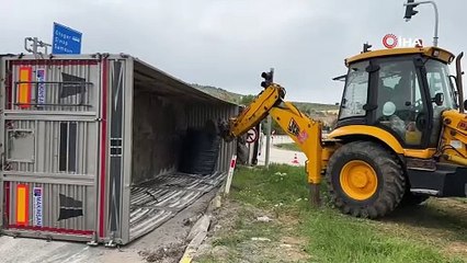 Kastamonu’da demir yüklü tır devrildi: 1 yaralı