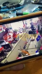 Mulher finge ser cliente e rouba celular em Valéria; veja vídeo