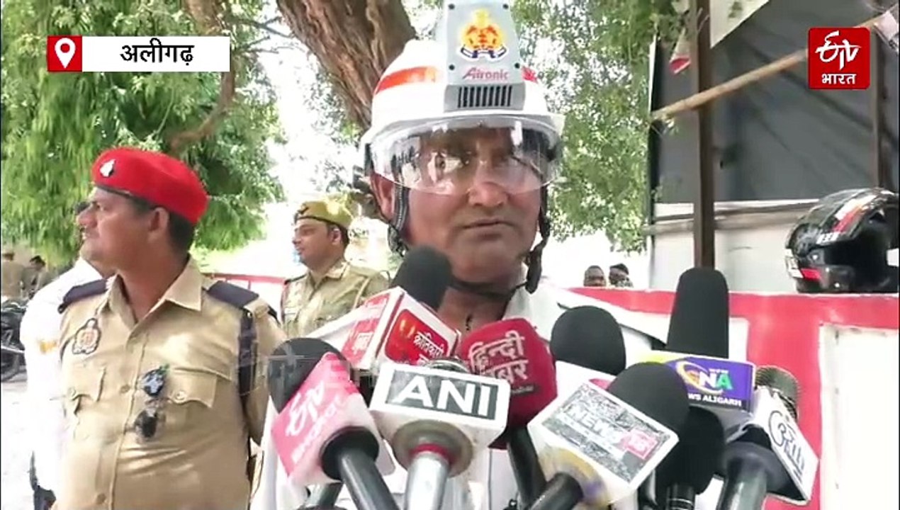 गर्मी से राहत, यूपी में ट्रैफिक पुलिस कर्मचारिय...