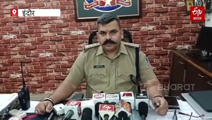 छत पर रखे गमलों ने उगली नोटों की गड्डियां, गिनने को मशीन बुलानी पड़ी