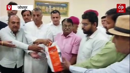 अनीता चौधरी हत्याकांड: विधायक ने परिजनों को सौंपी 45 लाख की सहयोग राशि, बोले-समाज कल्याण में लगाएंगे