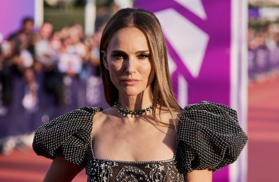 Natalie Portman parla della vita diversa dopo il trasferimento a Parigi