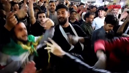 Siria, folla in piazza dopo l'annuncio di Trump sull'allentamento delle sanzioni