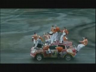 Un fan del Qashqai insegna al suo cane come fare uno stunt