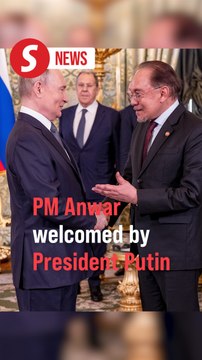 PM Anwar accorded official welcome at Kremlin