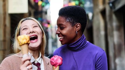 Menschen, die ihr Eis lecken, sollen die besseren Liebhaber sein.
