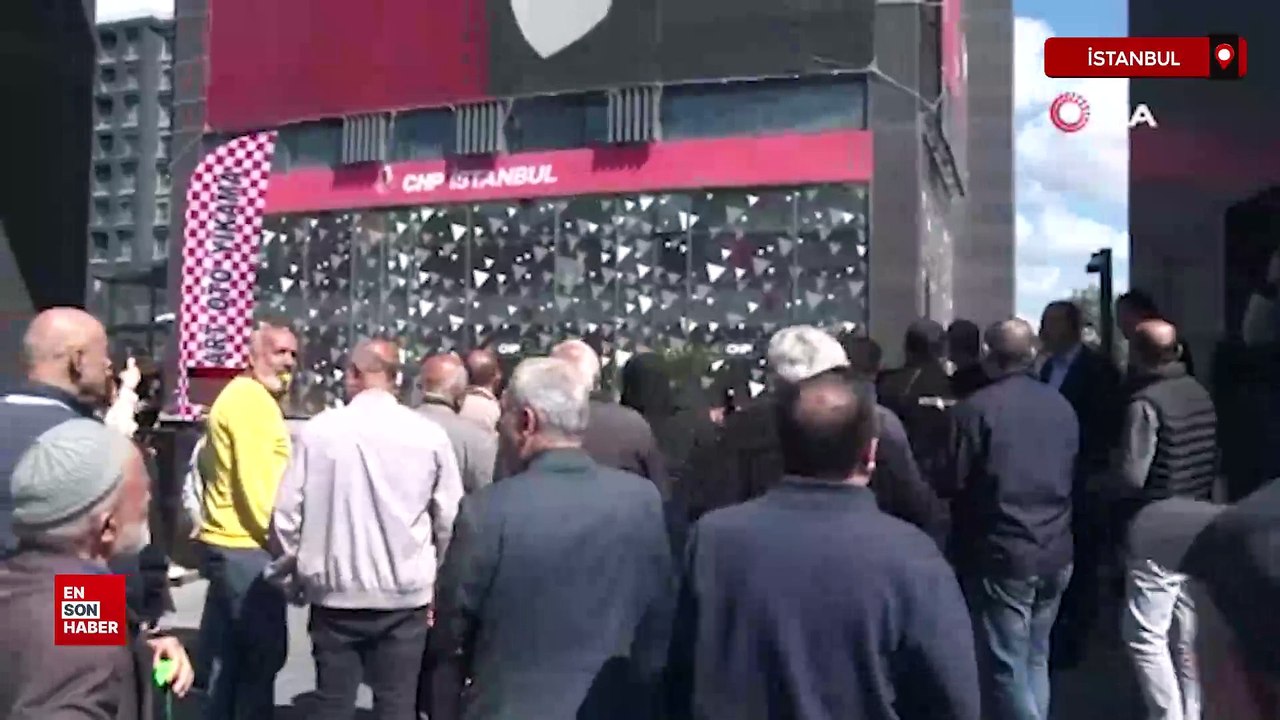 İBB mağduru taksicilerden CHP İl Başkanlığı binası önünde protesto