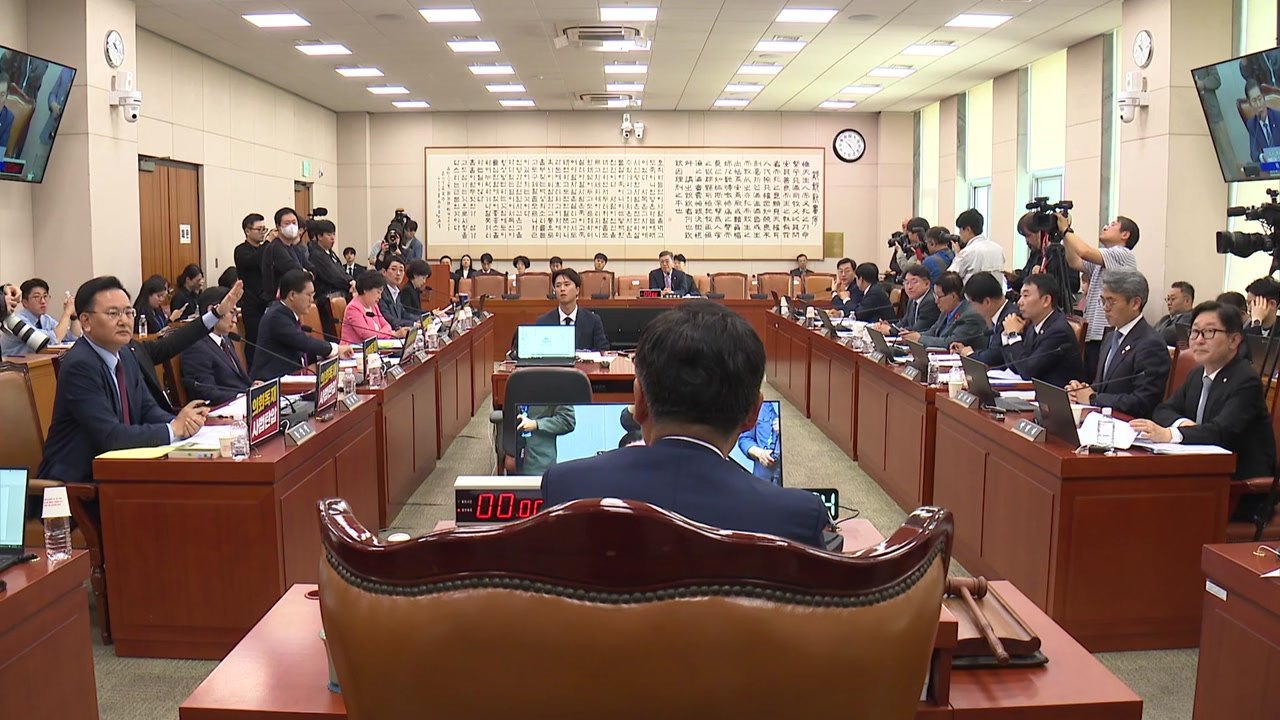 사전투표지, 법은 '직접날인' 규칙은 '인쇄'...선관위 "정리해야" / YTN