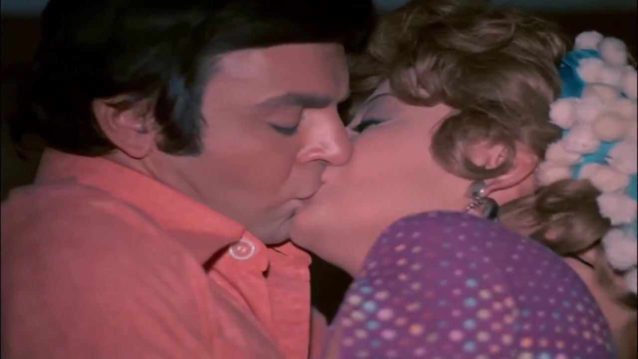 فيلم بيت بلا حنان  (1976)
