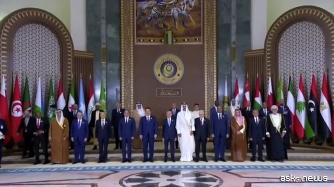 Foto di gruppo dei leader arabi all'inizio del vertice di Baghdad