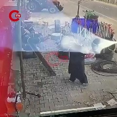 Bıçaklı saldırgana müdahale edip kadını kurtardı