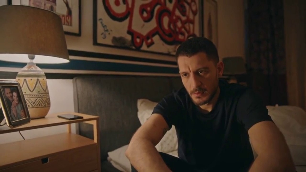 26. Lost In Love ❤️ Perdidos En El Amor. Capítulo 26 Audio ESPAÑOL HD. (Sakla Beni). Con Uraz Kaygılaroğlu, Cemre Baysel, Asude Kalebek, Baran Bölükbasi.