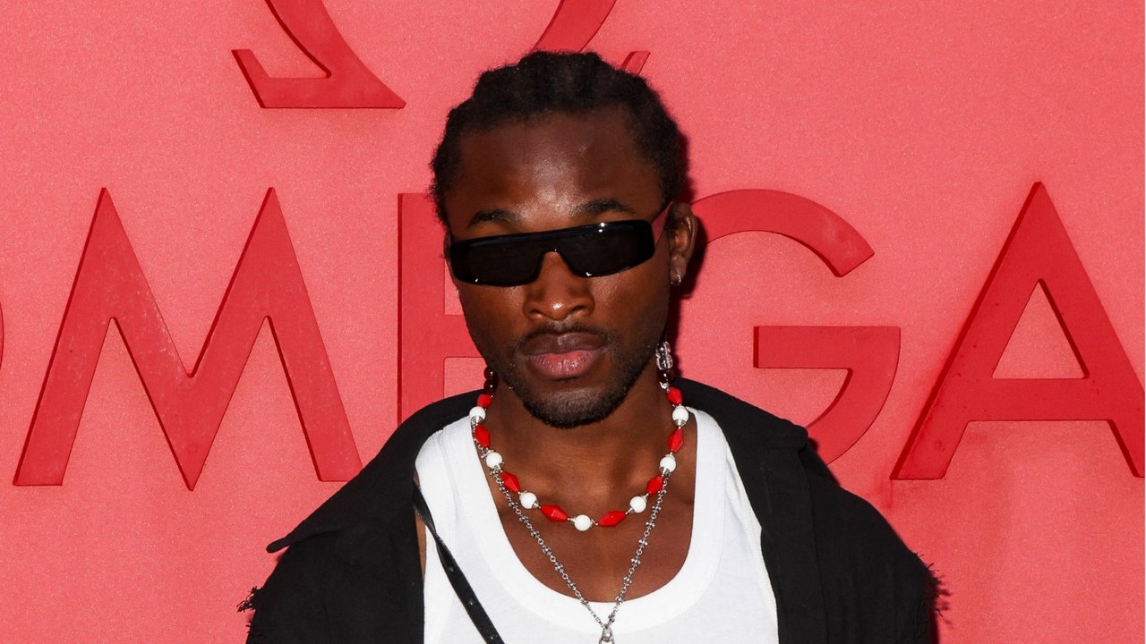 GALA VIDEO - Décès de Werenoi à 31 ans : qui était le rappeur, plus gros vendeur de disques en France ?