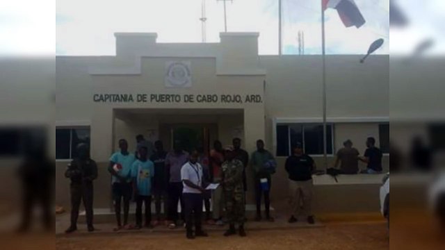 La Armada detiene a más de 50 haitianos indocumentados