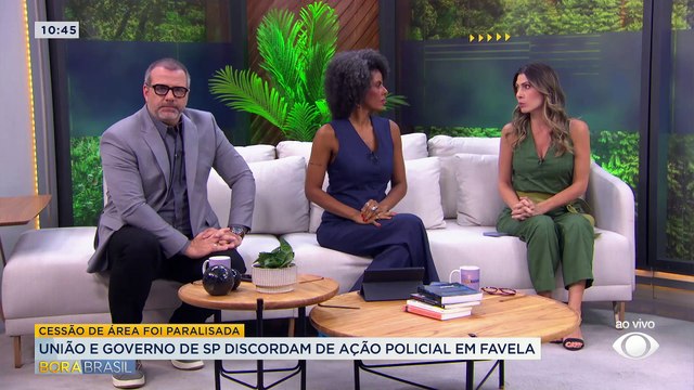 Usuários de drogas deixam a região da cracolândia, no Centro de SP