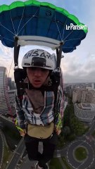 Un youtubeur saute en parachute de la plus haute tour de La Défense