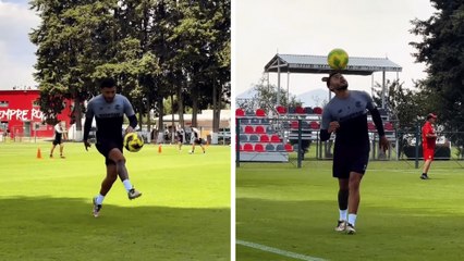 Alexis Vega pone a temblar a Tigres; el delantero de Toluca presume sus mejores habilidades