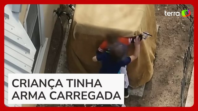 Policiais dos EUA entram em conflito com crianças que portavam arma de fogo