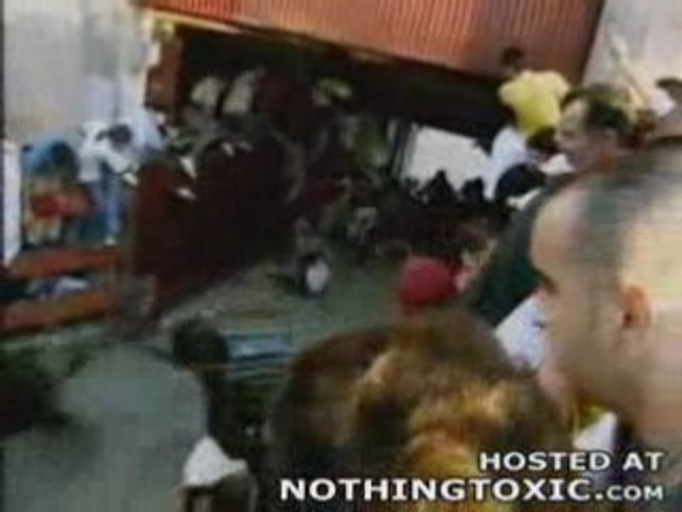 foule folle avec les taureaux