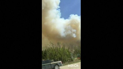 Incêndio florestal deixa mortos e força retirada de mil pessoas no Canadá