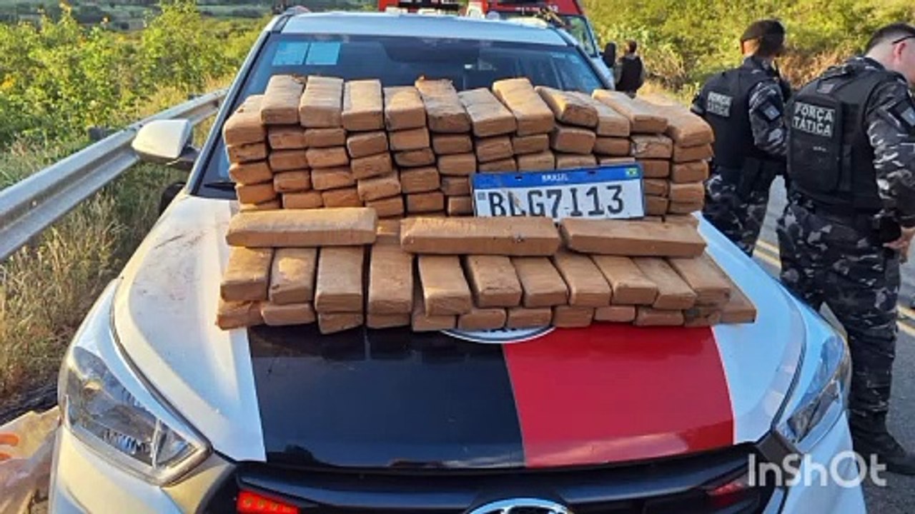 Delegado detalha apreensão de drogas após tombamento de caminhão no Sertão da Paraíba; motorista foi preso em flagrante