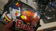 OSTRY RAMEN Samyang Buldak – Ostra konfrontacja 🔥 [Spicy Noodle Challenge]
