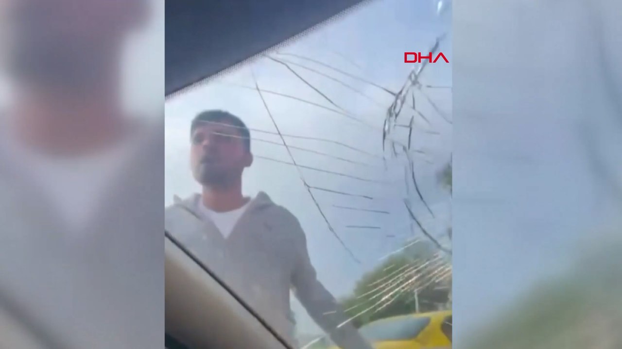 Fatih’te taksici uygulama üzerinden çağırılan aracın önünü kesip camını kırdı
