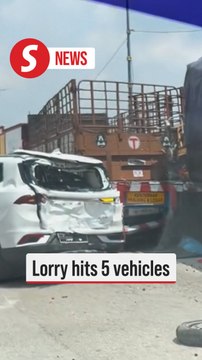 Lorry loses control in Banting, causing multiple collisions