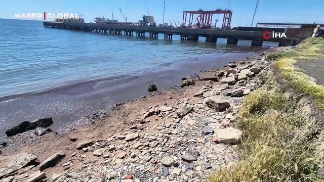 Marmara Denizi'nin Tekirdağ kıyılarında kızıl yosun birikintisi oluştu