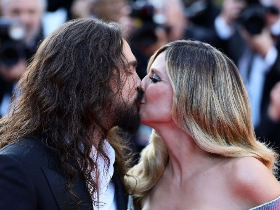 Heidi Klum und Tom Kaulitz knutschen auf dem roten Teppich